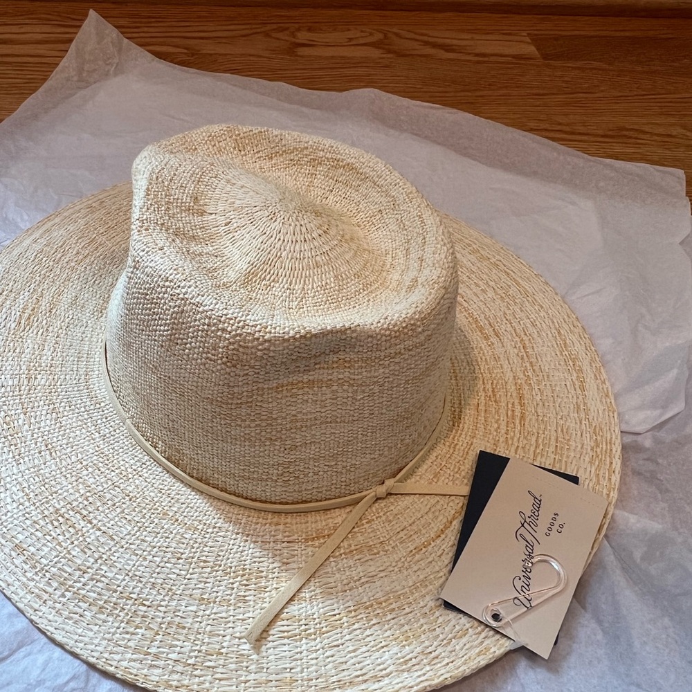 Universal Thread Sun Hat. - Picture 3 of 3